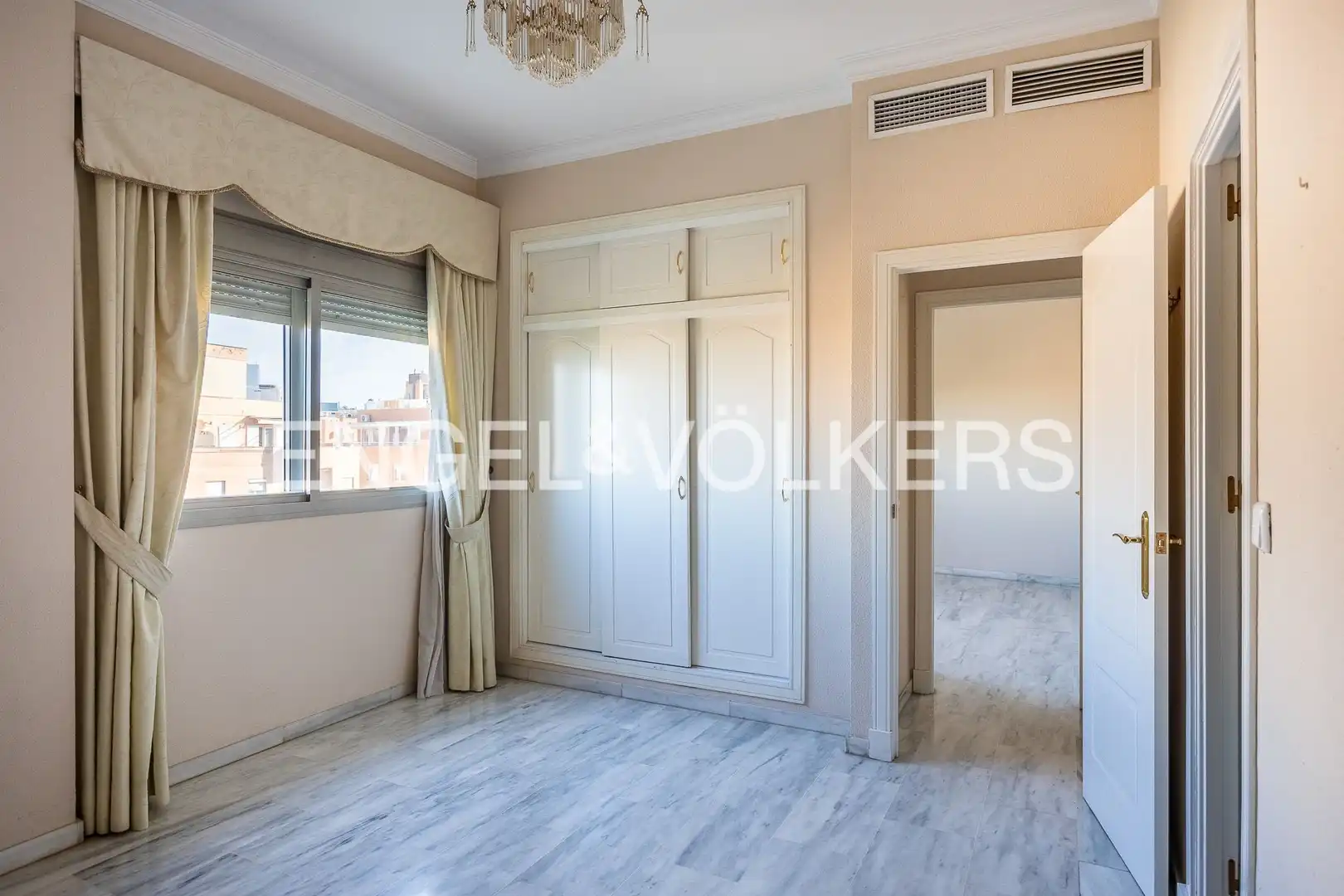 Bedroom of Flat for sale in Sevilla  with Air Conditioner, Heating and Terrace