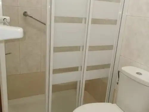 Bany de Estudi de lloguer en Las Palmas de Gran Canaria amb Moblat, Forn i Rentadora