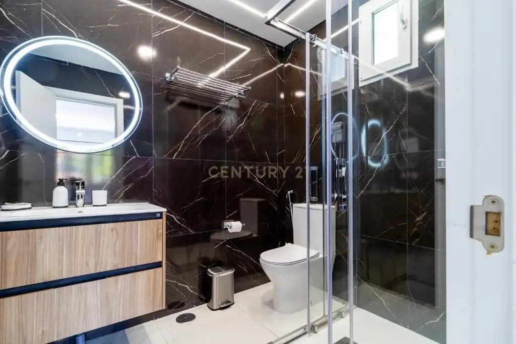 Bathroom of Buildings for sale in Fuengirola