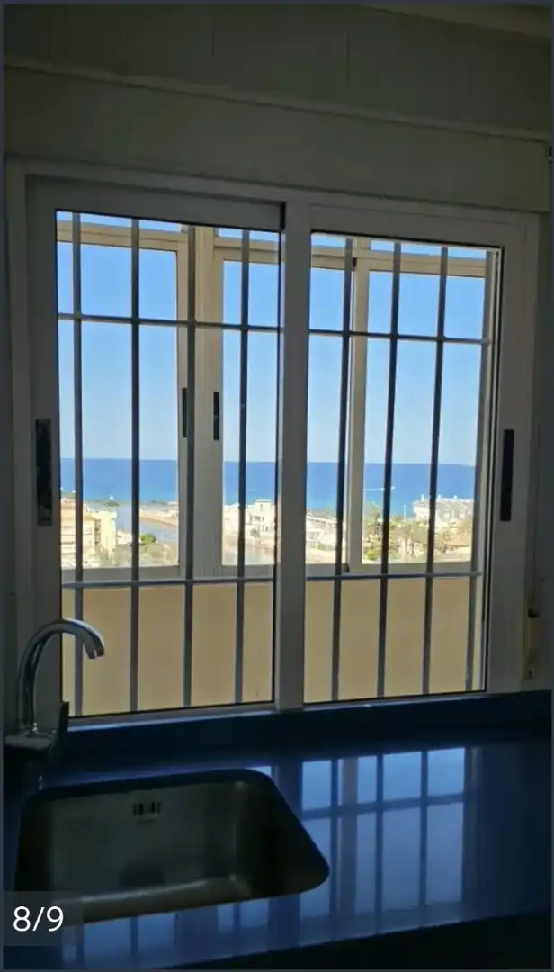Terraza de Apartamento de alquiler en La Manga del Mar Menor con Calefacción, Piscina y Amueblado