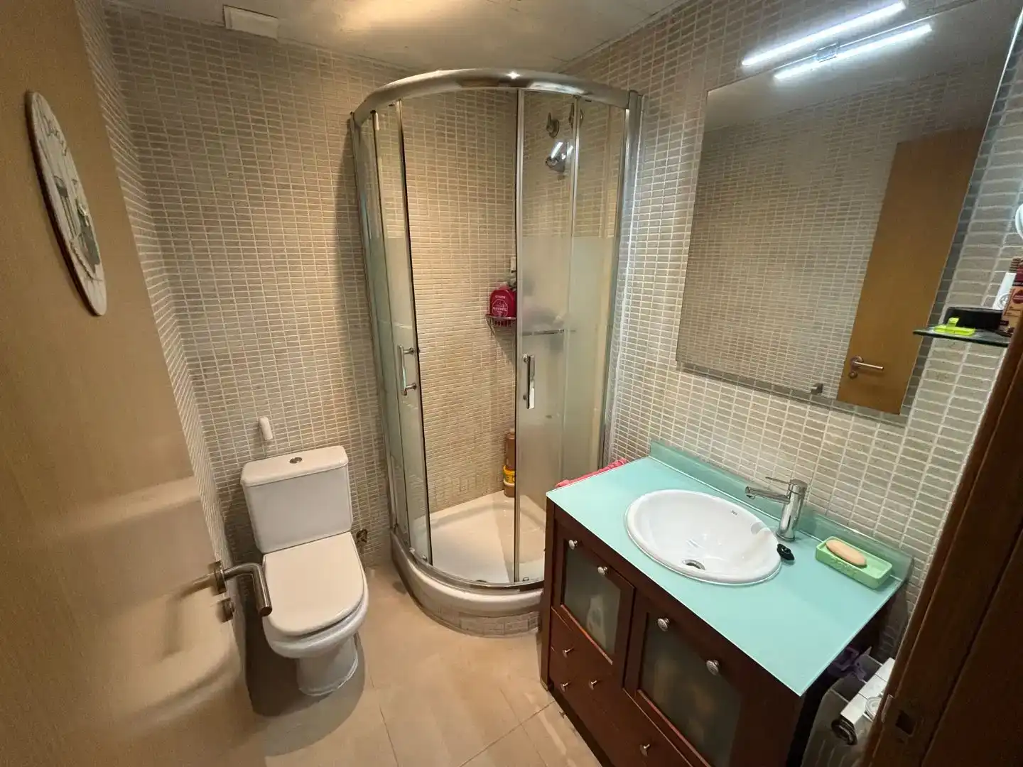 Baño de Casa adosada en venta en Cornellà de Llobregat con Aire acondicionado, Jardín privado y Parquet