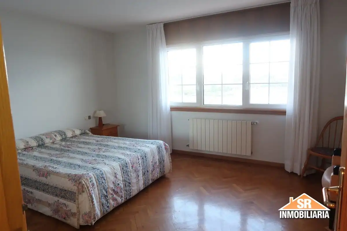 Habitación de Casa adosada de alquiler en Sada (A Coruña) con Calefacción, Parquet y Terraza