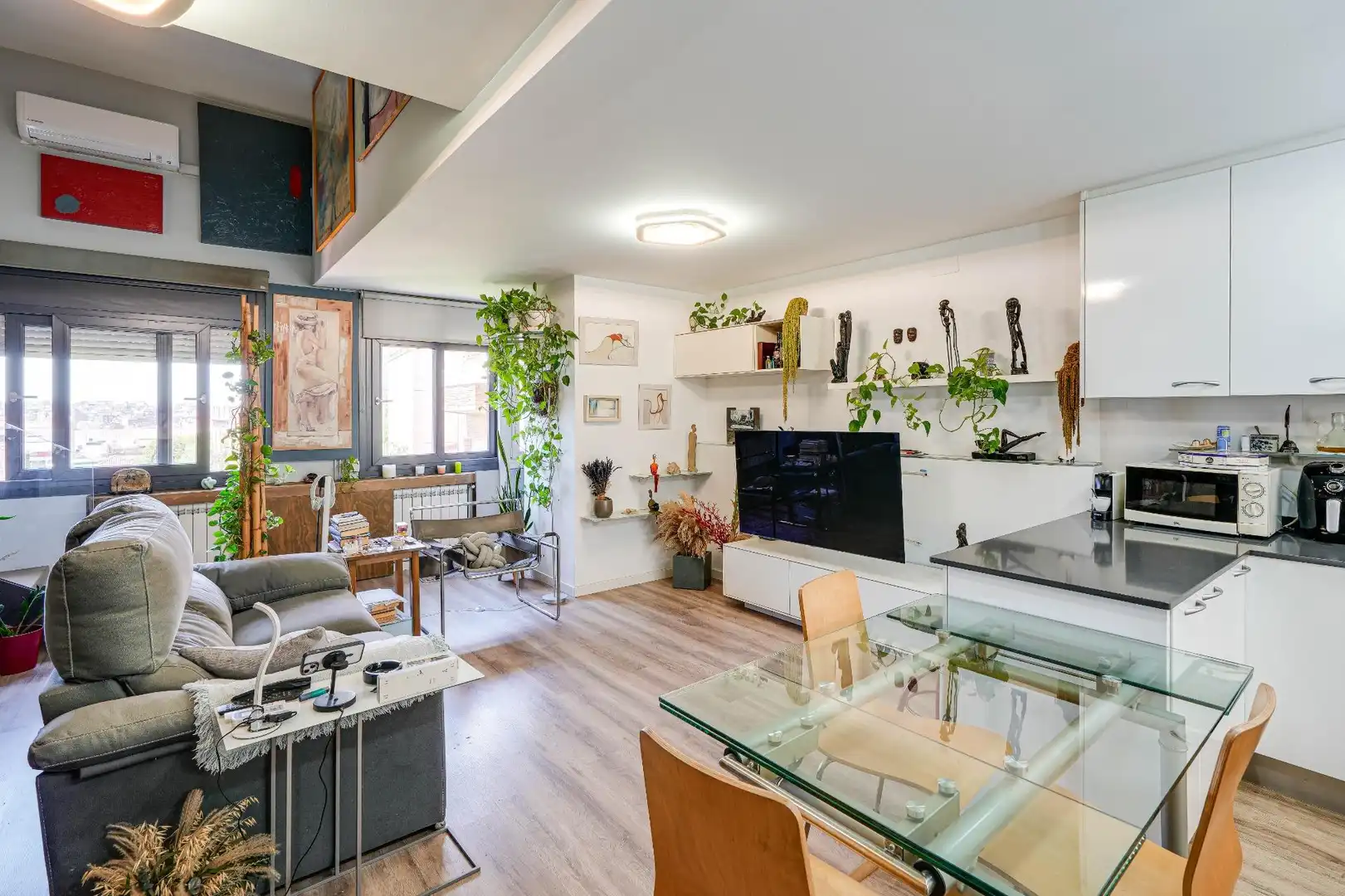 Sala d'estar de Pis en venda en Barcelona amb Aire condicionat, Parquet i Terrassa