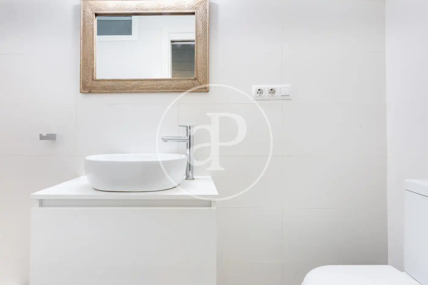 Bathroom of Flat for sale in Valencia  with Air Conditioner, Heating and Terrace