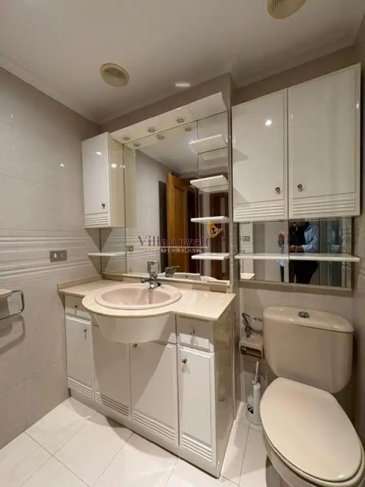 Baño de Apartamento de alquiler en Vigo  con Calefacción, Parquet y Trastero