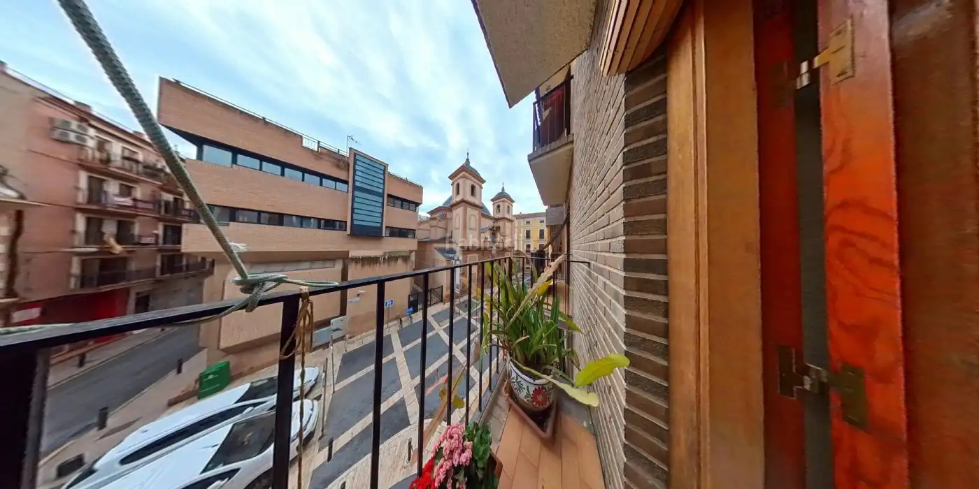Flat with lift for sale in Calle Apóstoles 14