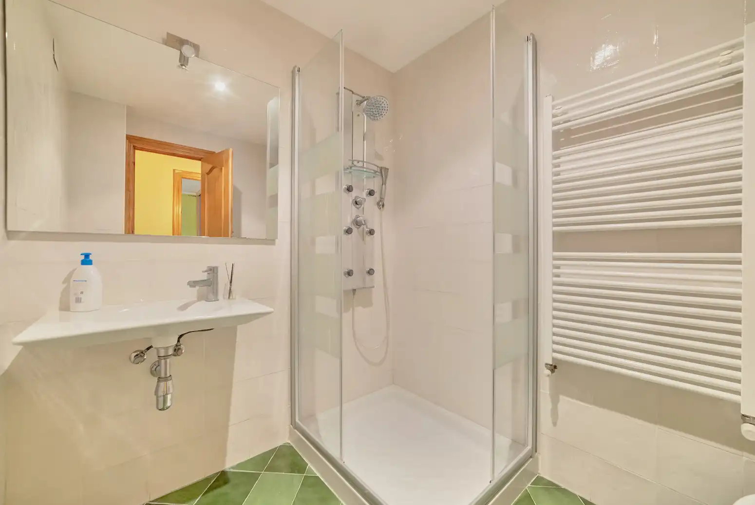 Bathroom of Houses for sale in Leoz / Leotz  with Heating and Private garden