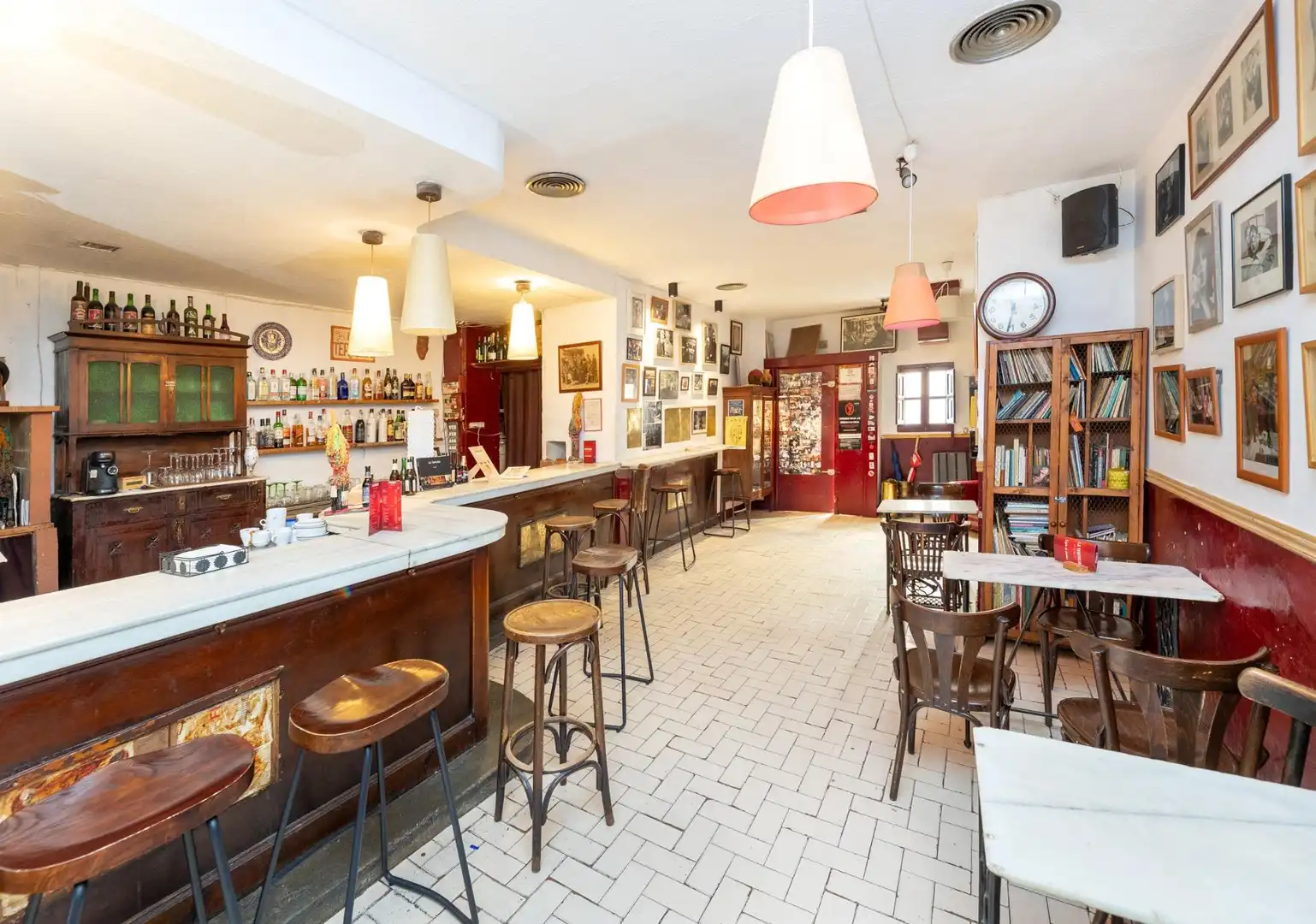 Local en venta en Granada con Amueblado