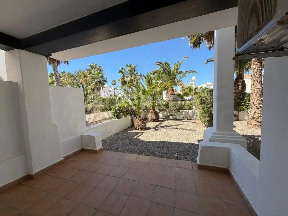 Vista exterior de Planta baja en venta en Roquetas de Mar con Aire acondicionado, Terraza y Amueblado