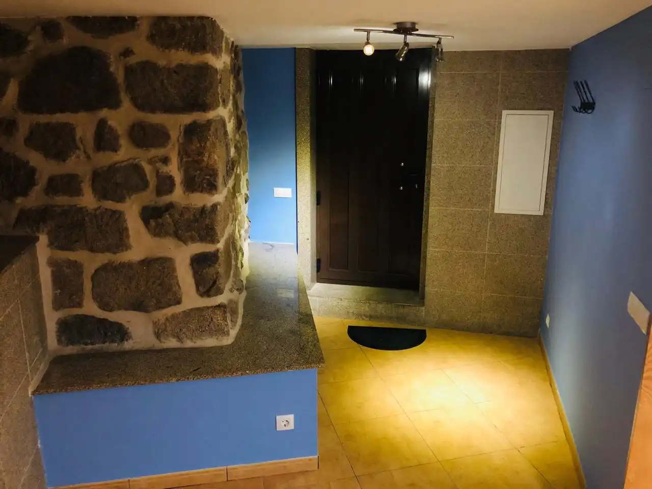 Casa adosada en venta en Ourense Capital  con Calefacción, Parquet y Amueblado