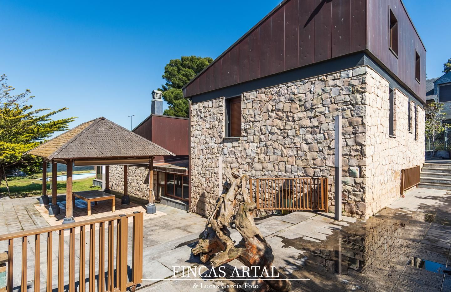 Exterior view of House or chalet for sale in  Zaragoza Capital  with Air Conditioner, Heating and Private garden