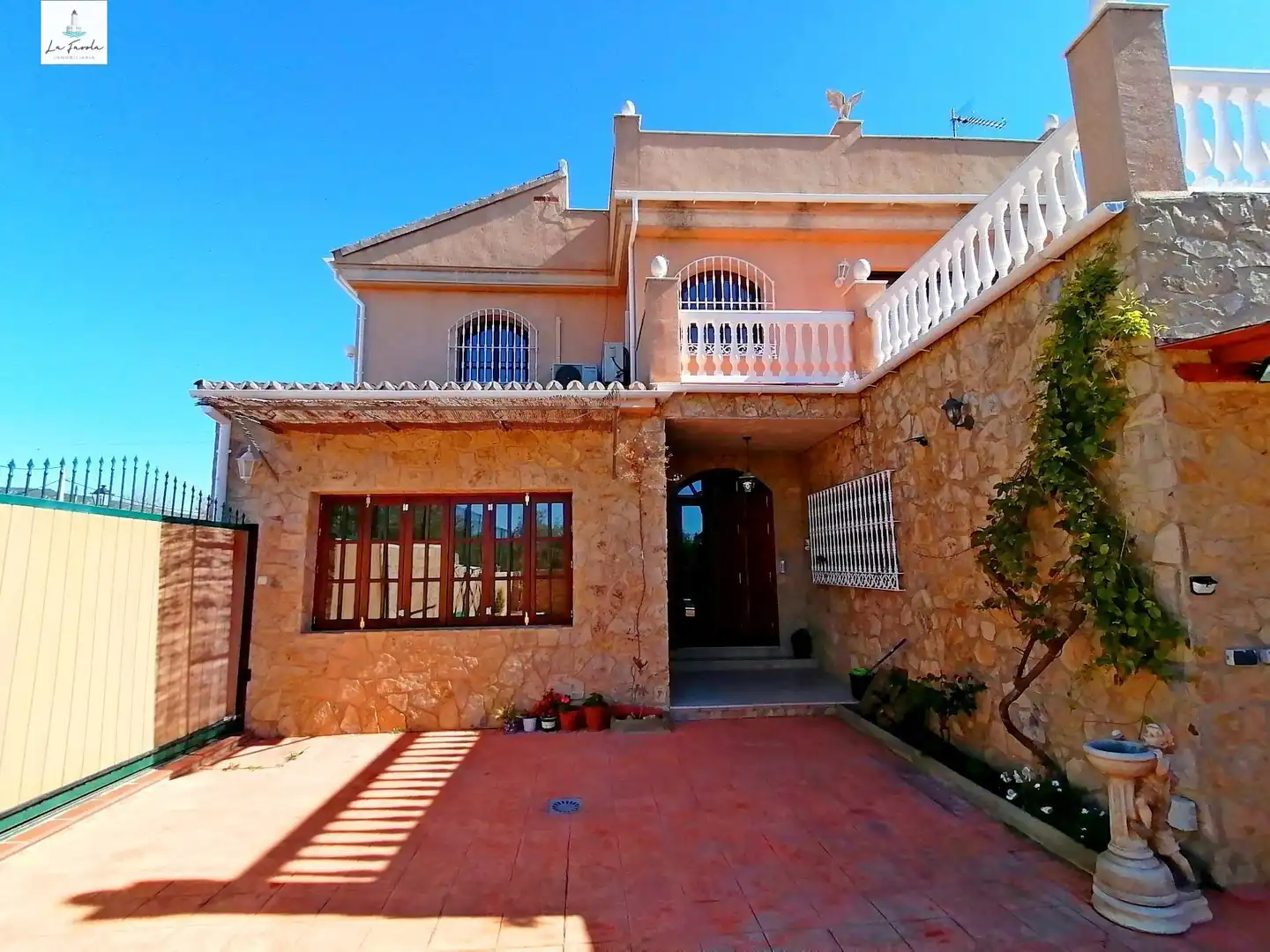 Vista exterior de Casa o chalet en venta en Archidona con Calefacción, Jardín privado y Terraza