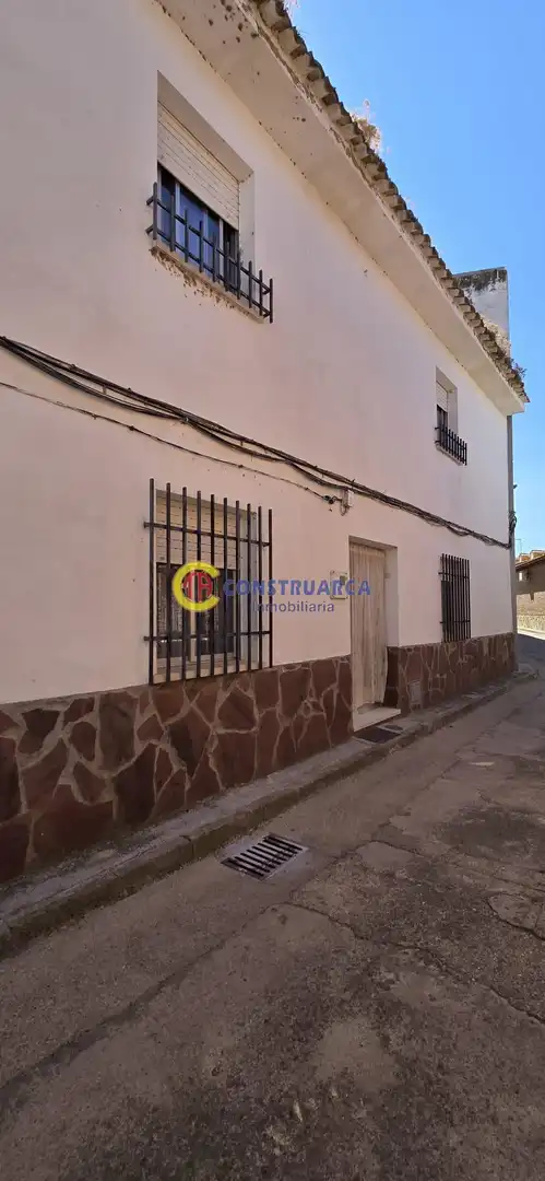Vista exterior de Casa adosada en venta en Las Herencias con Trastero