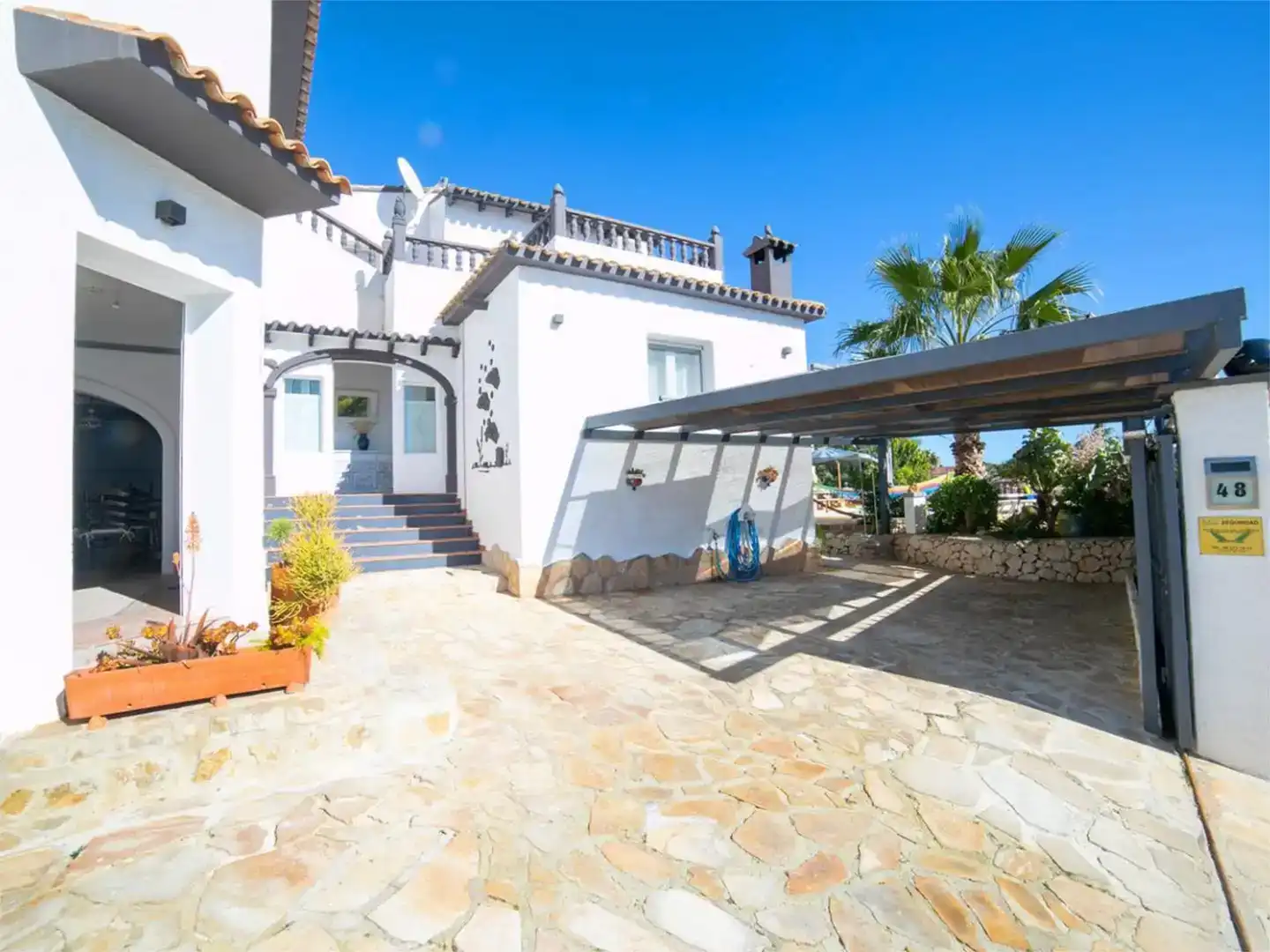 Vista exterior de Casa o xalet en venda en Moraira amb Aire condicionat, Piscina i Balcó