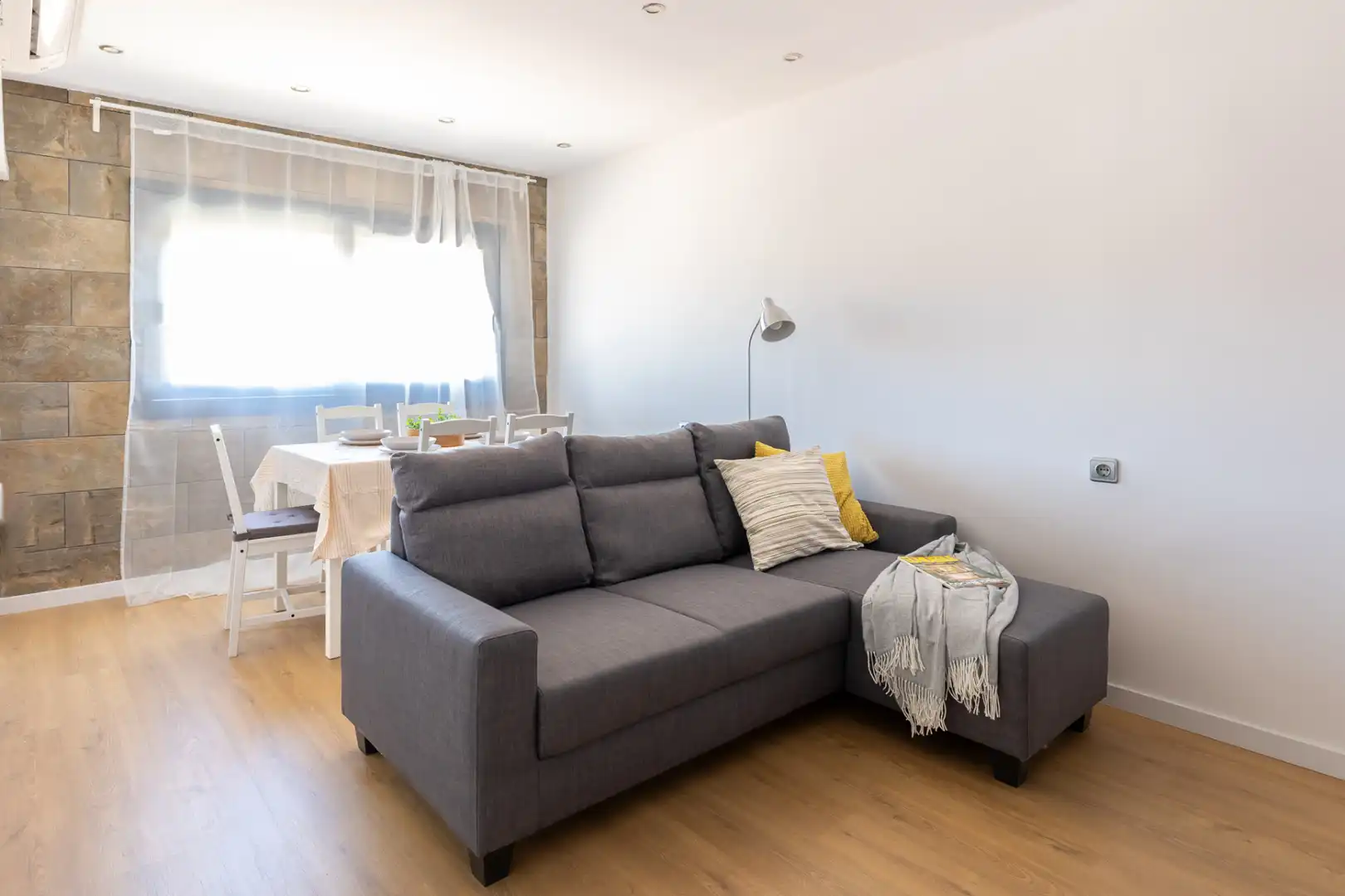 Living room of Flat for rent in Terrassa  with Air Conditioner, Heating and Parquet flooring