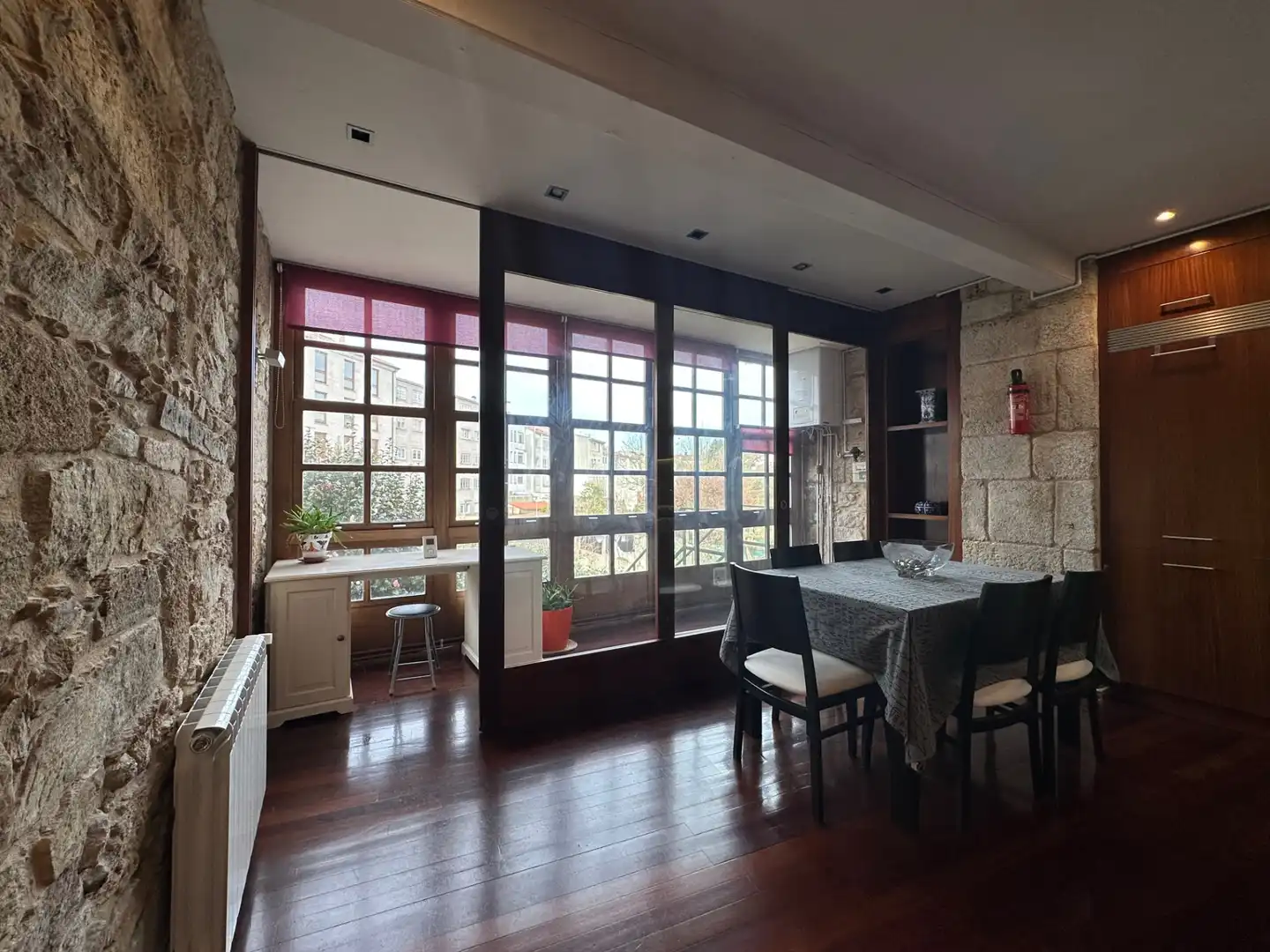 Esszimmer von Wohnungen zur Miete in Santiago de Compostela  mit Heizung, Privatgarten und Parkett