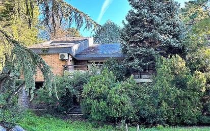 Vista exterior de Casa o xalet en venda en Torrelodones amb Terrassa i Piscina