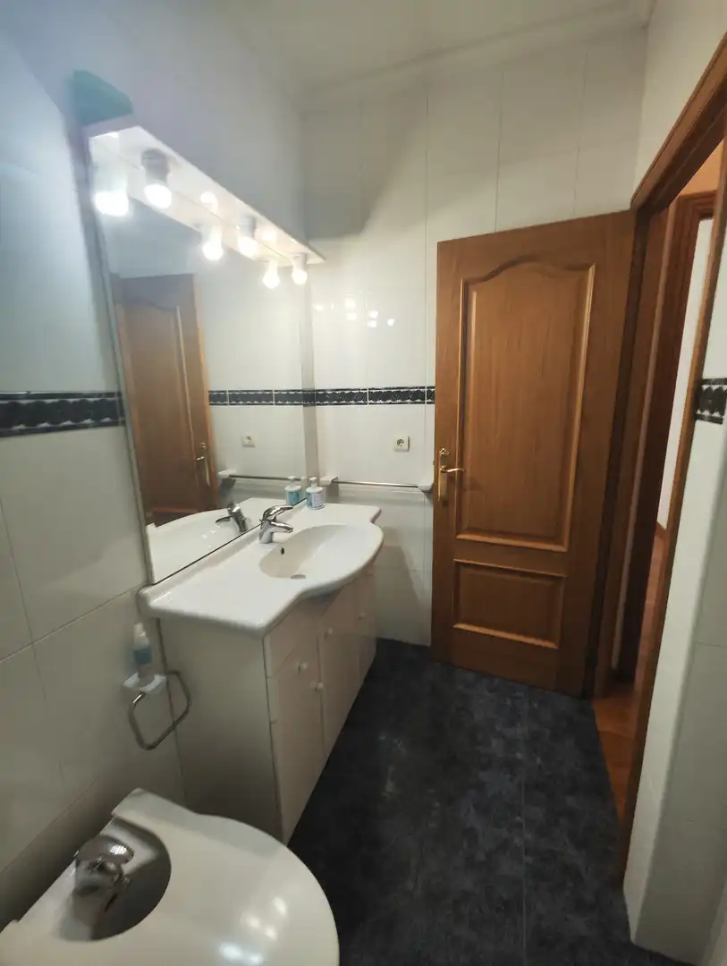 Baño de Piso en venta en Santiago de Compostela  con Calefacción, Parquet y Horno