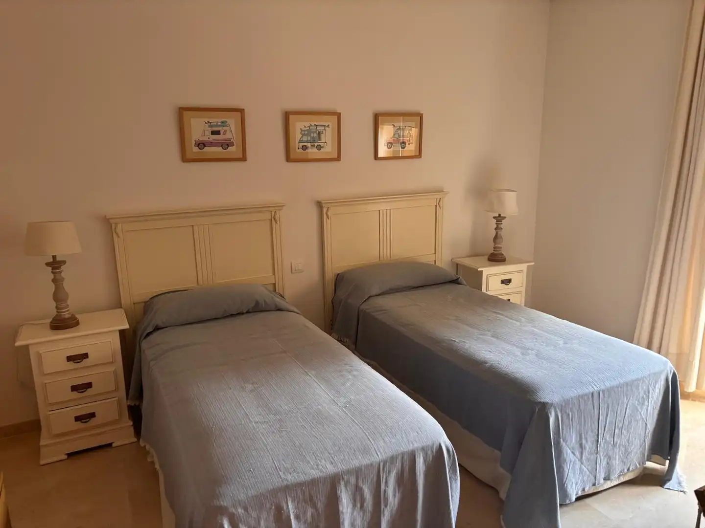 Schlafzimmer von Wohnung zum Verkauf in Sotogrande mit Klimaanlage, Heizung und Privatgarten