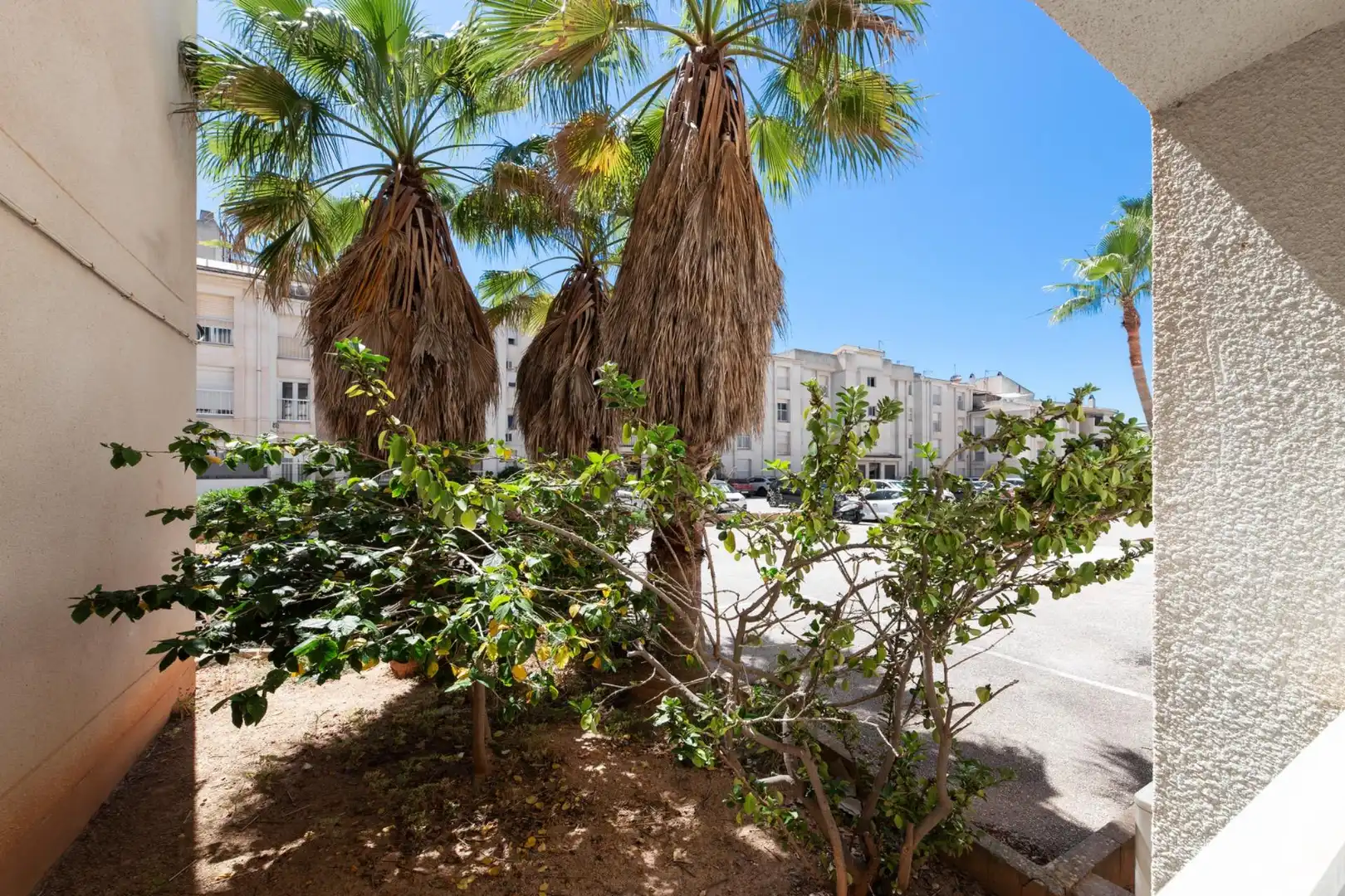 Außenansicht von Erdgeschoss zum Verkauf in Calvià mit Klimaanlage, Heizung und Privatgarten