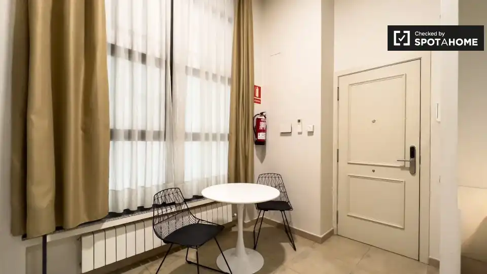 Wohnung zur Miete in Barcelona mit Klimaanlage, Heizung und Möbliert