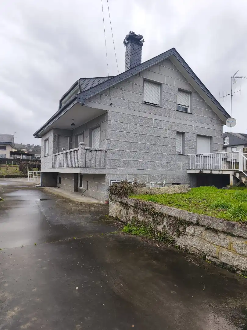 Vista exterior de Casa o chalet en venta en Barbadás con Calefacción, Jardín privado y Parquet