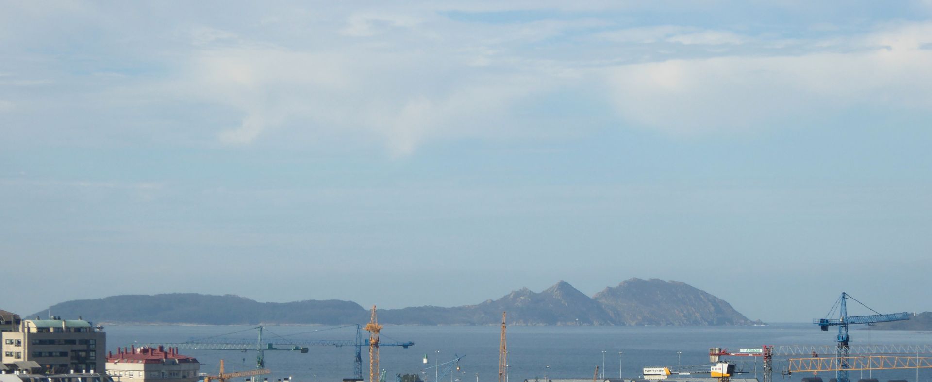 Außenansicht von Wohnung zum Verkauf in Vigo  mit Heizung, Parkett und Terrasse