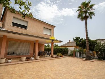 Detached house with balcony for sale in Las Torres de Cotillas