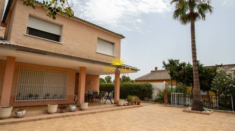 iexclEN VENTA, CHALET EN LAS TORRES DE COTILLAS!Descubre el hogar de tus suentildeos en un entorno rural y tranquilo, rodeado de z