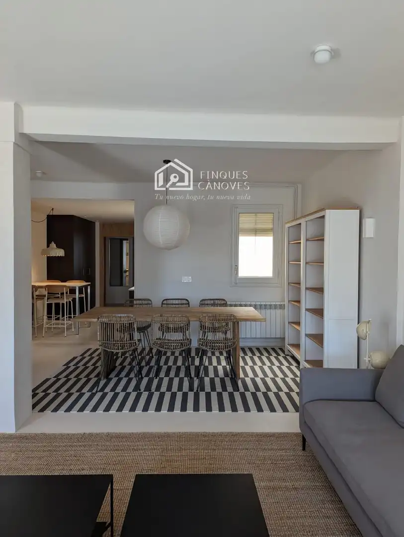 Dining room of Flat for sale in Girona  with Air Conditioner, Heating and Terrace