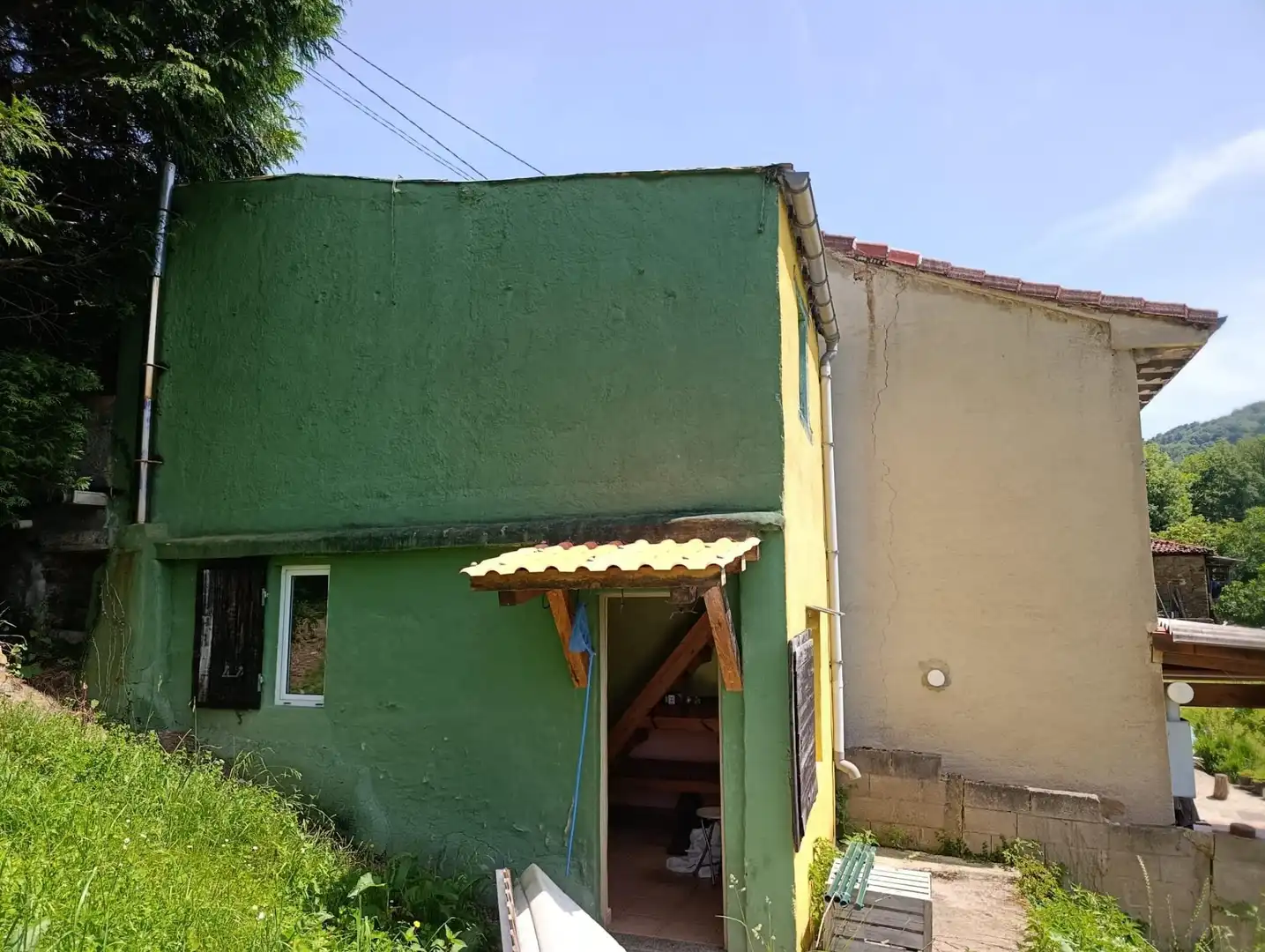 Außenansicht von Country house zum Verkauf in San Martín del Rey Aurelio mit Balkon