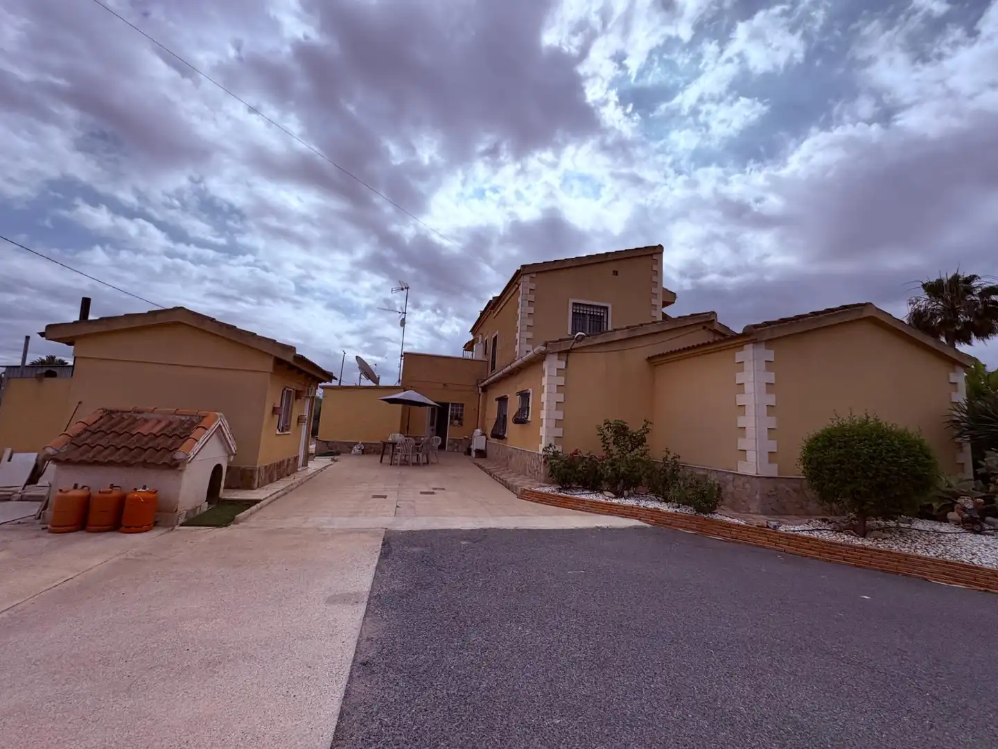 Exterior view of Houses for sale in Elche / Elx  with Swimming Pool