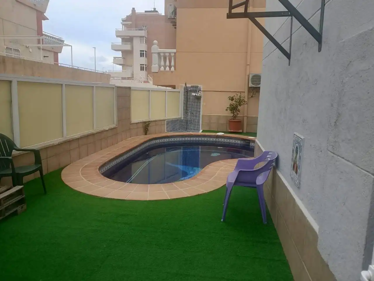 Piscina de Casa adosada en venda en Oliva amb Aire condicionat, Calefacció i Jardí privat