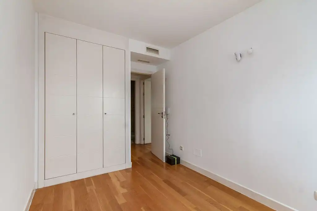 Bedroom of Flat for sale in Madrid  with Storage room and Swimming Pool