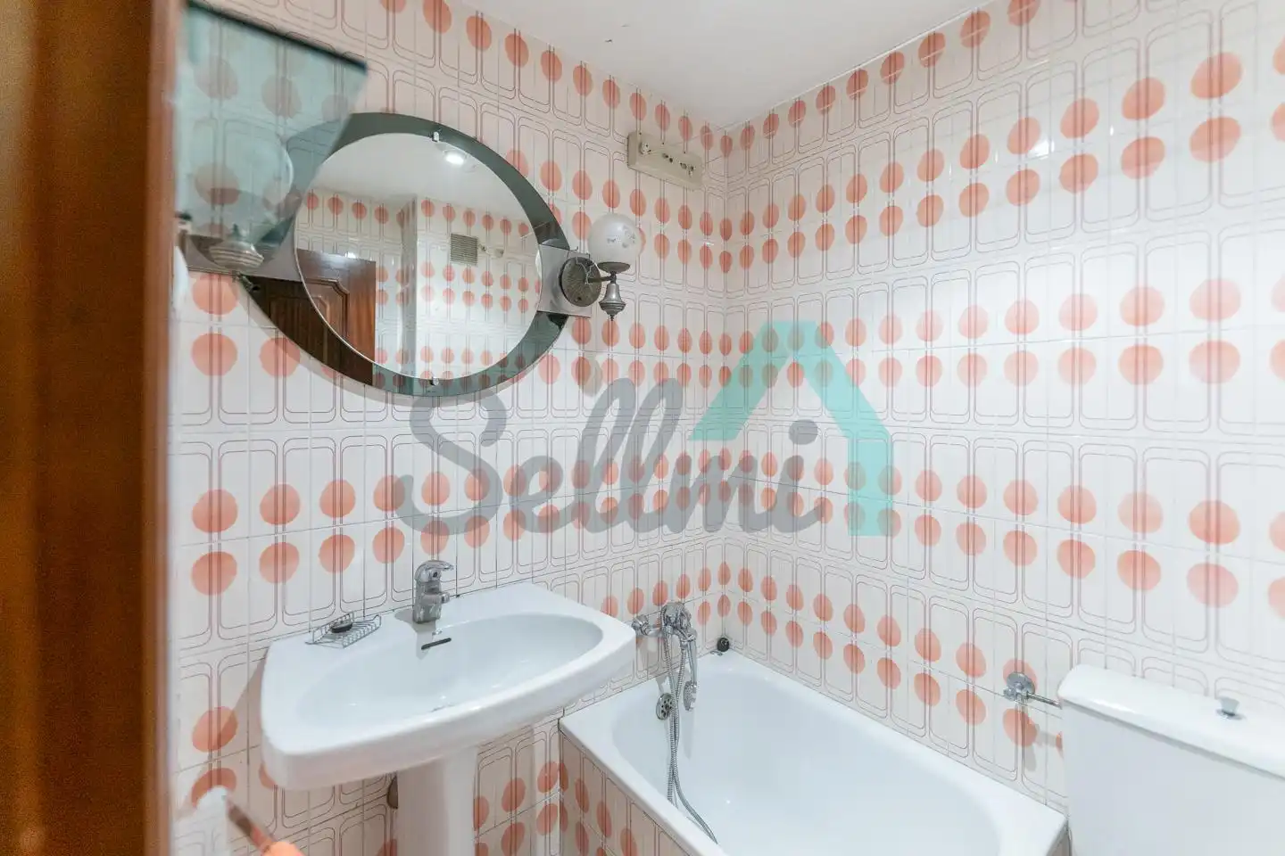 Bathroom of Flat for sale in Oviedo   with Heating, Parquet flooring and Terrace