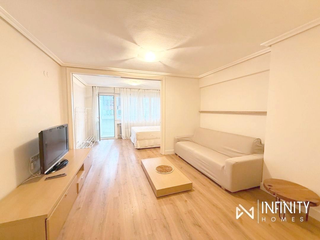 Living room of Flat for sale in Bilbao   with Heating, Terrace and Balcony