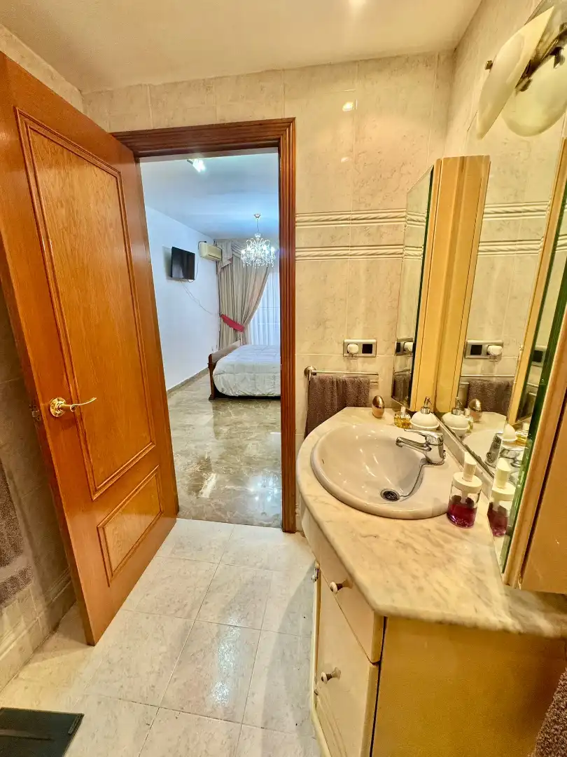 Badezimmer von Wohnung zum Verkauf in Valencia mit Klimaanlage