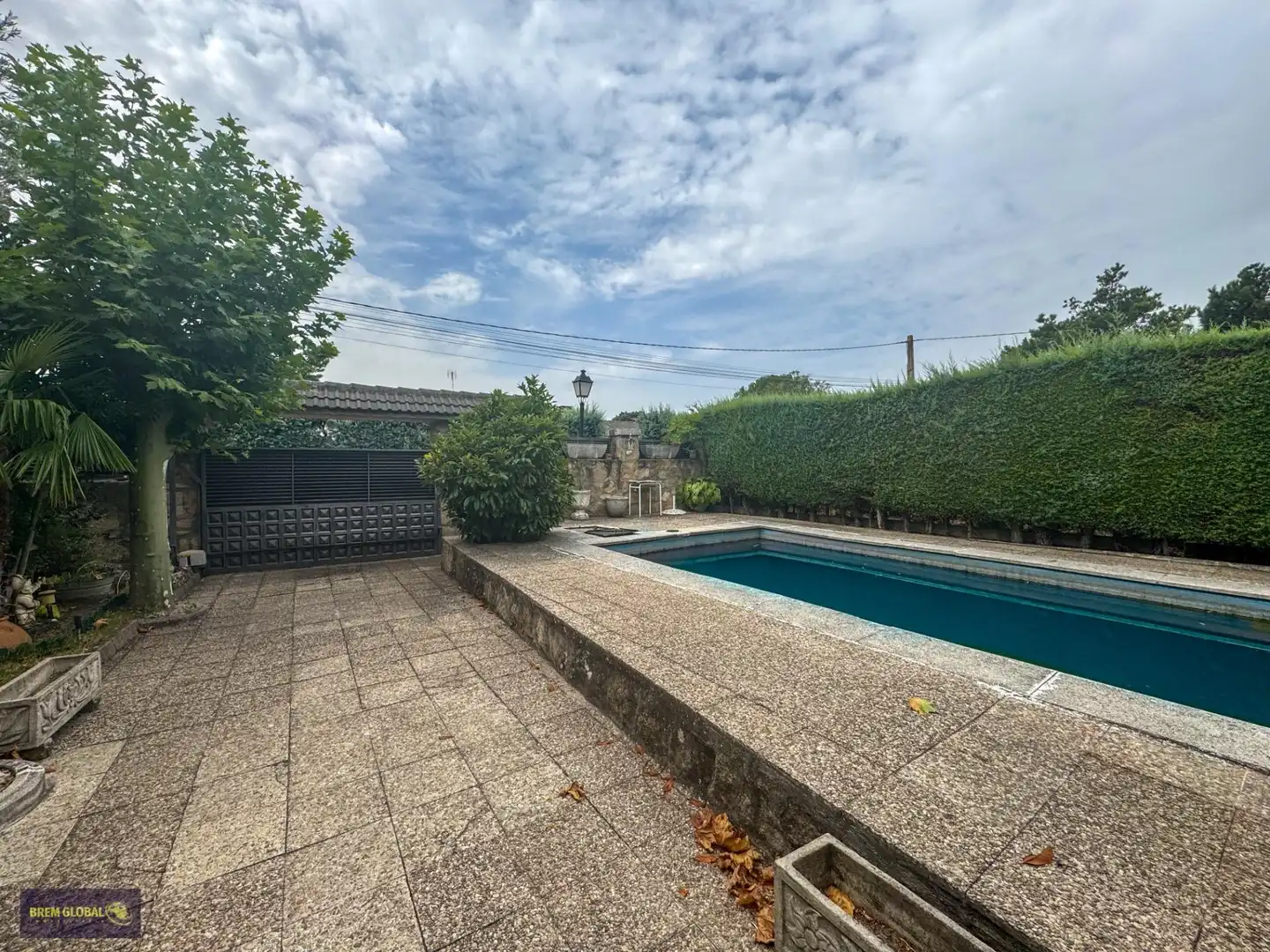 Vista exterior de Casa o xalet en venda en Cabanillas de la Sierra amb Jardí privat, Traster i Piscina
