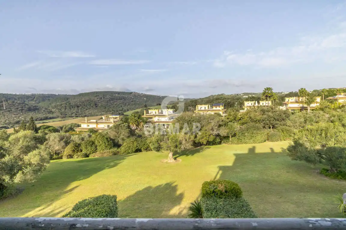 Maisonette zum Verkauf in Sotogrande mit Heizung, Abstellraum und Schwimmbad