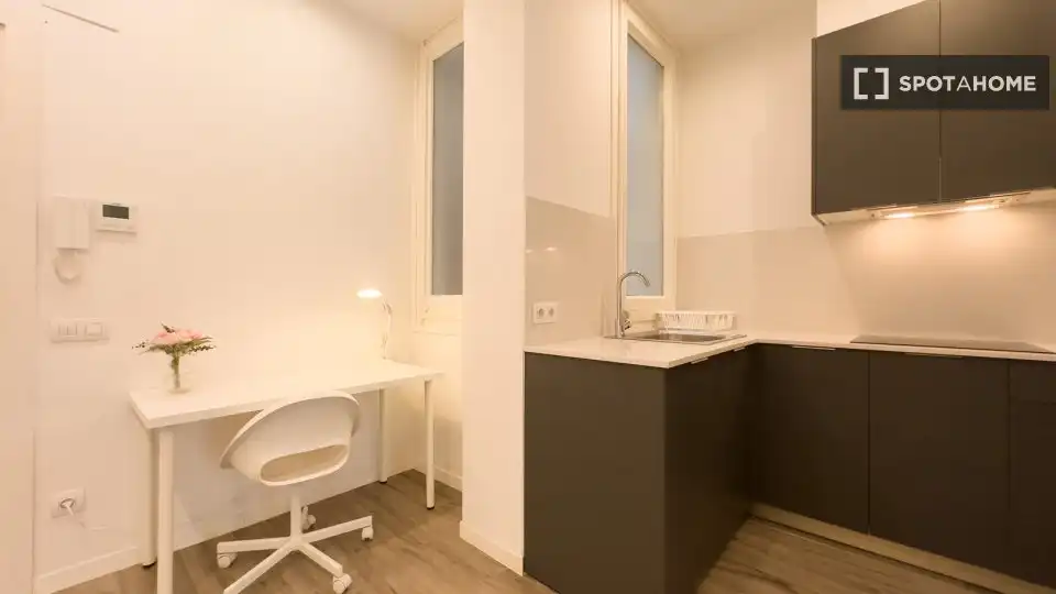 Flat with terrace to rent in Eixample, imagen 5