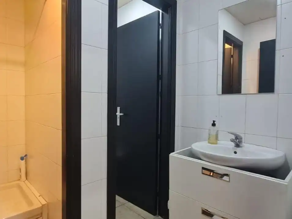 Baño de Local en venta en Camarma de Esteruelas con Alarma
