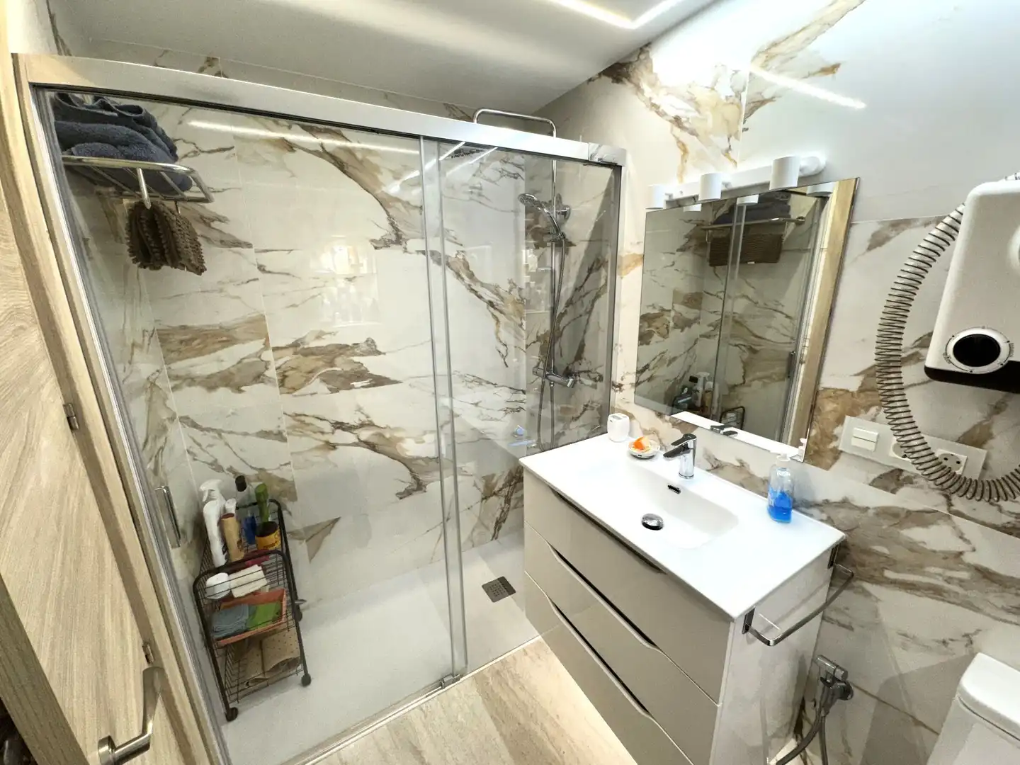 Badezimmer von Wohnungen zur Miete in Benidorm mit Klimaanlage, Heizung und Terrasse