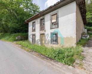 Vista exterior de Casa o xalet en venda en Lena amb Balcó