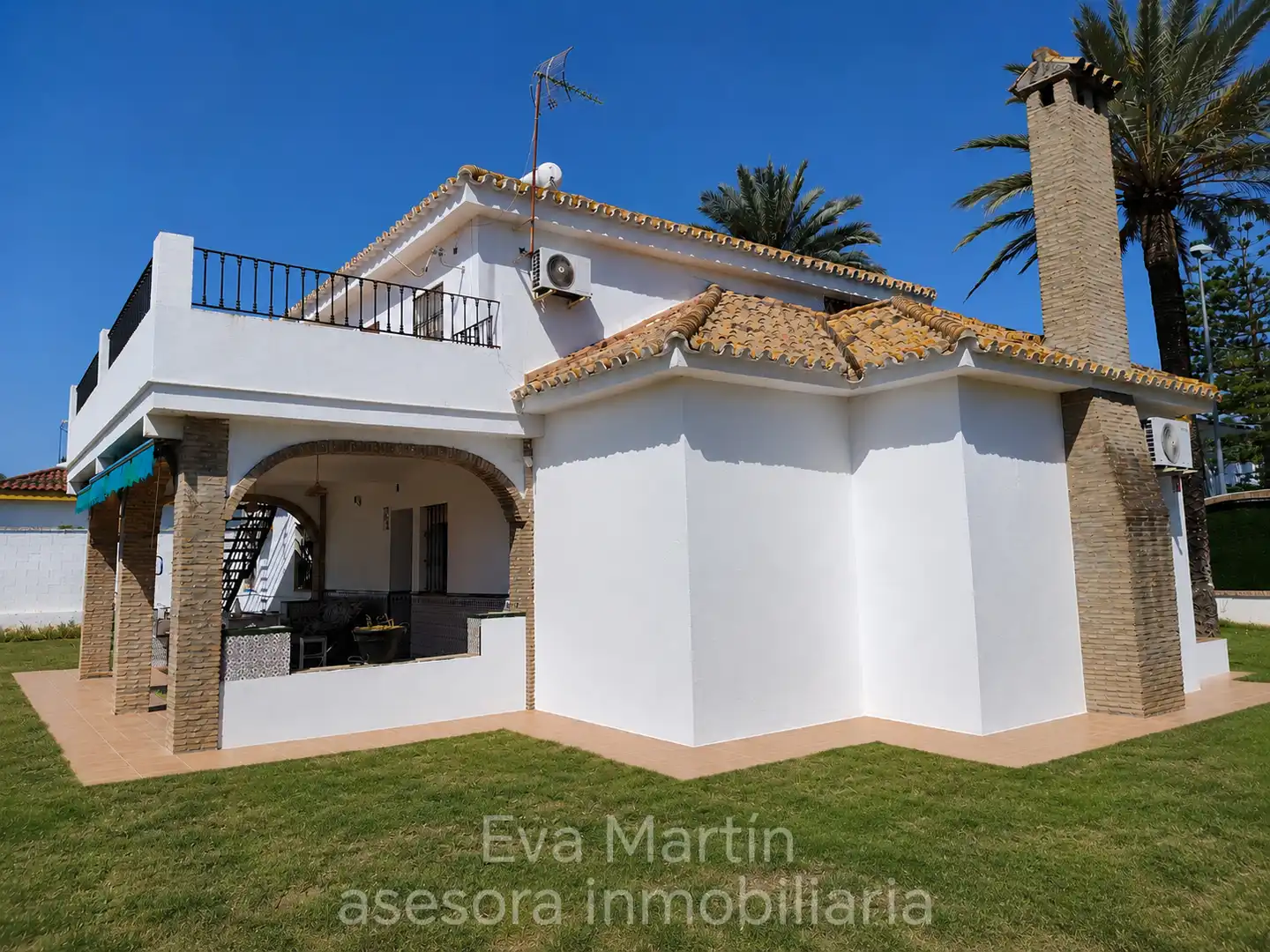 Vista exterior de Casa o chalet de alquiler en Montequinto con Aire acondicionado, Calefacción y Jardín privado