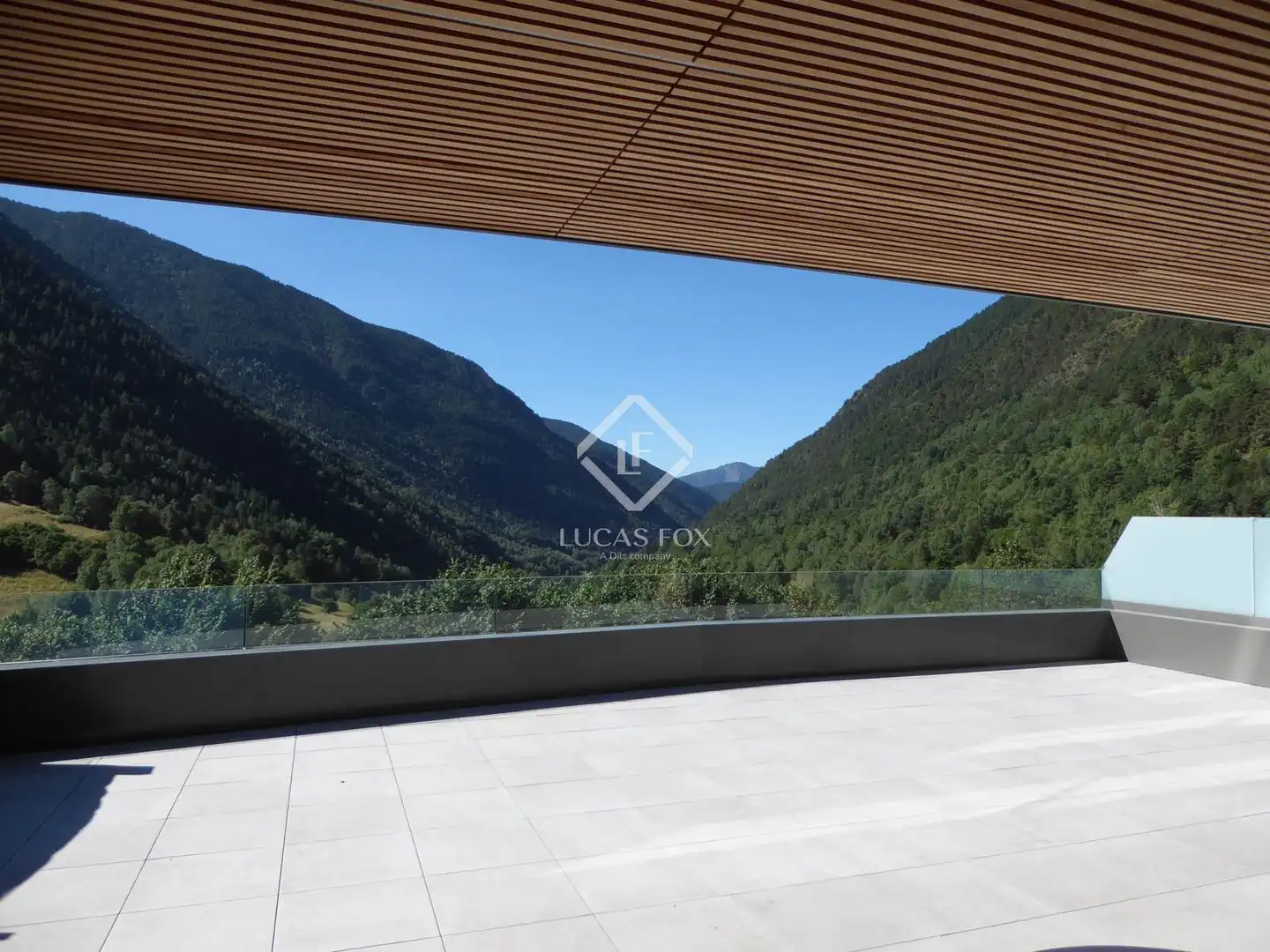 Flat with lift for sale in El Serrat  -Llorts