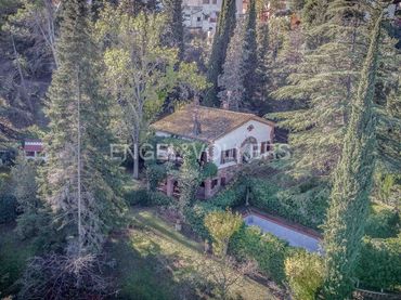 Casa amb piscina en venda a Castellví de Rosanes