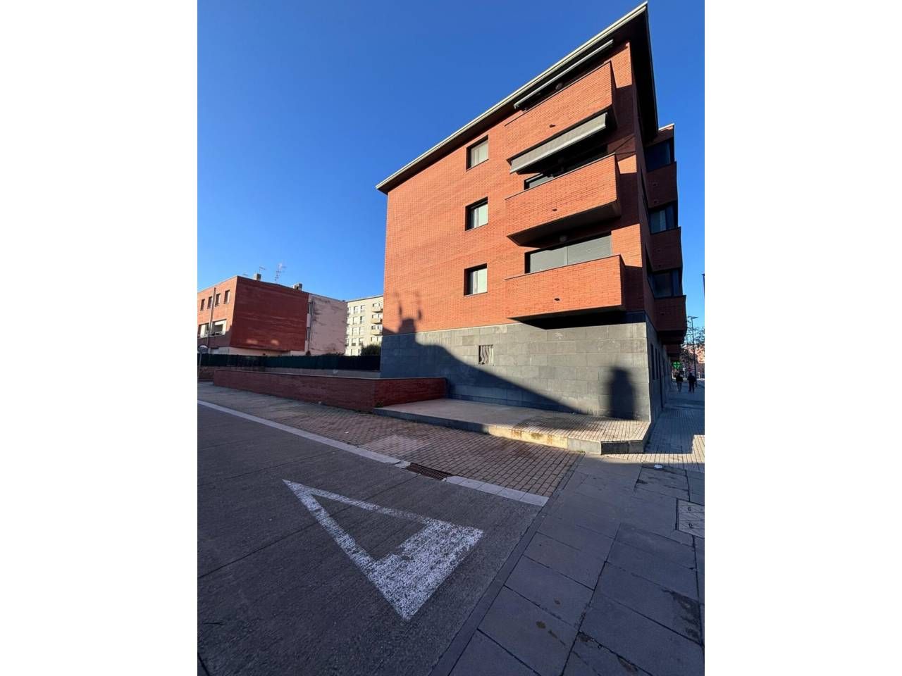 Vista exterior de Garatge en venda en Salt amb Alarma