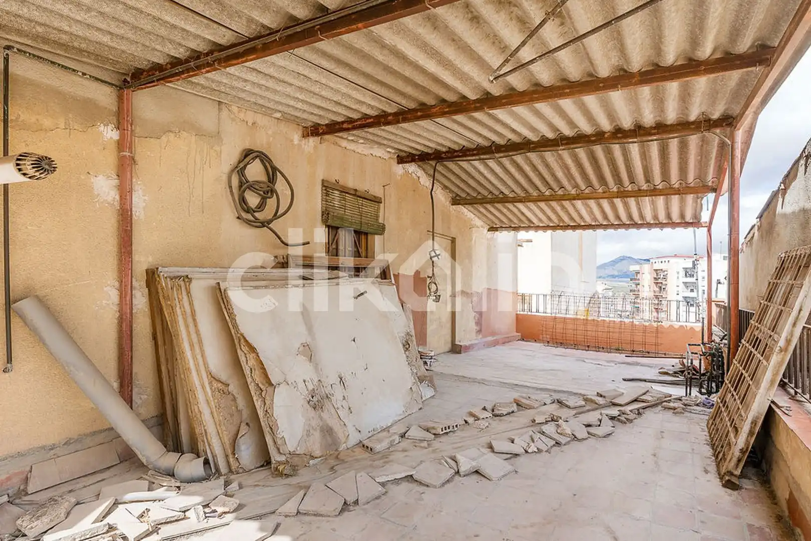 Vista exterior de Casa o xalet en venda en Baza amb Calefacció i Terrassa