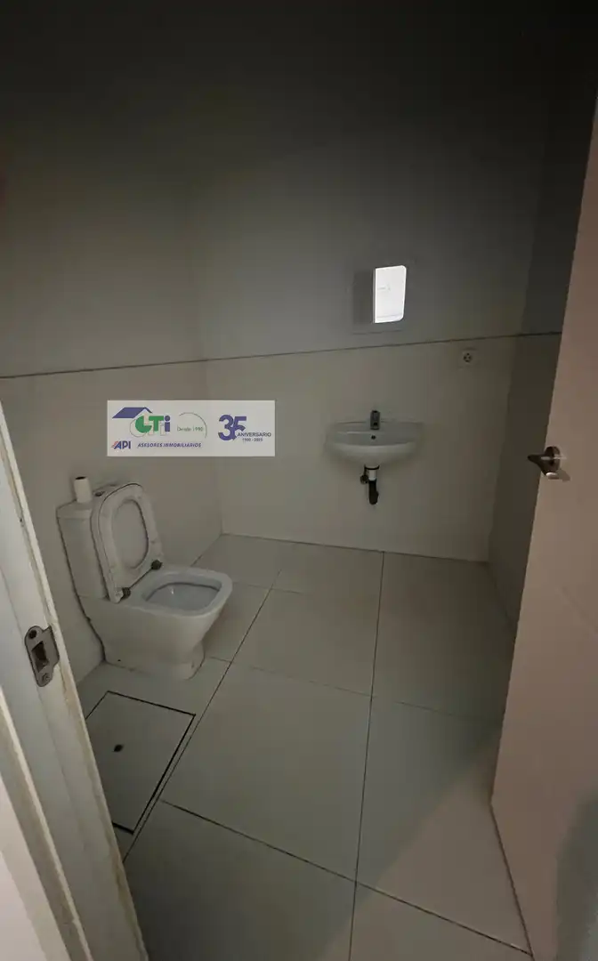 Bathroom of Industrial buildings for rent in Villanueva de Gállego
