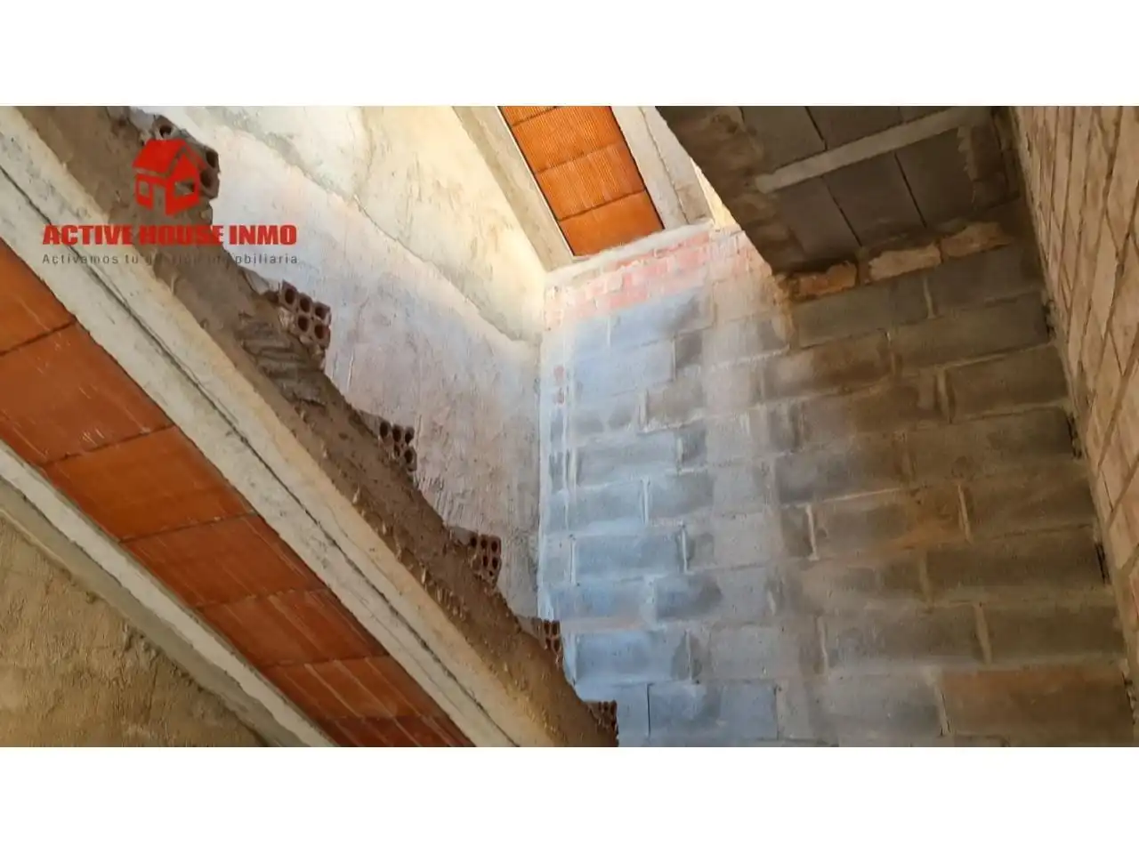 Casa adosada en venda en Santa Bàrbara amb Terrassa i Balcó